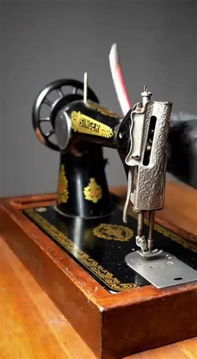 1900s Antique Singer Sewing Machine