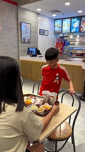 295K views · 856 reactions | ម៉ាក់ៗញុាំមាន់បំពង អូនញុាំប៊ឺហ្គឺ…殺...