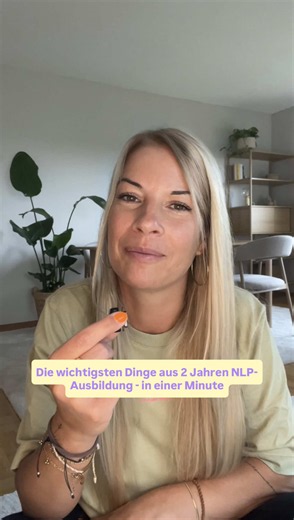 Zwei Jahre Coaching und NLP-Ausbildung. Das sind die Dinge, die mich wirklich verändert haben. Deine Selbstzweifel sind kein Charakterfehler. Sie wurden dir beigebracht. Irgendwann hast du gelernt, dass du mehr leisten musst, um mehr wert zu sein. Dass deine Bedürfnisse warten können. Aber das stimmt nicht. Erschöpfung ist kein Zeichen von Schwäche — sie ist ein Signal. Deine Emotionen sind nicht dein Problem. Sie sind dein Kompass. Und das vielleicht Wichtigste: Dein Gehirn kann jederzeit neu p