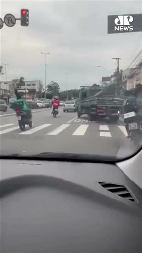Out-of-control truck drives through ABC and driver is arrested; watch #shorts
