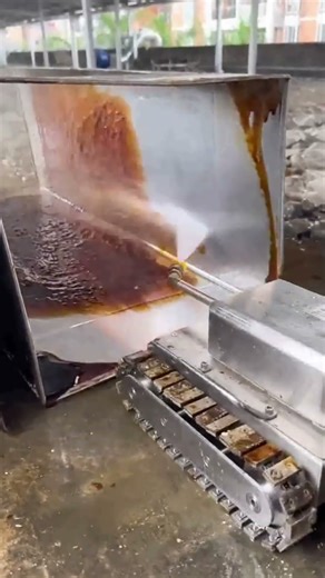 Robotic Tank Cleaner: Tackling Tough Corrosion and Oil Buildup