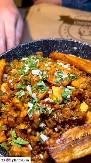 #Repost @planbyluisa with @use.repost ・・・ 🔥🇪🇨!El ÑaÑo !🇪🇨🔥 🥇El Restaurante Ecuatoriano FAMOSO de Barcelona! 🤑Donde podrás comer POR SOLO 13€ ! 🇪🇨Menú diario que incluye: 1o 2o postre bebida !! 🔥Variedad IMPRESIONANTE de platos ecuatorianos a la Carta ➡️ como el Chaulafán! 🚨No te pierdas sus NOVEDADES semanales y sus eventos especiales ‼️ 📍Bellaterra Lepanto 203 📍Guayaquil Aragó 54 📍Balmes 18 📱 @elnanogroup 💶€€ #restaurantesbarcelona #bcnfood #bcnfoodies #comidaecuatoriana #cocin