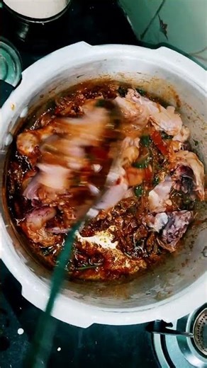 bachelor cooking chicken biriyani #foodshorts #briyanirecipes #foodvlog #bachelor #tastyfood #good