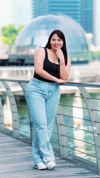 Plus Size Posing Tips for Photoshoots