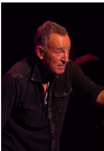 You better start Savin’ Up 😉 📹: Brian Cilli #brucespringsteen #springsteen #music #redbank #newjersey