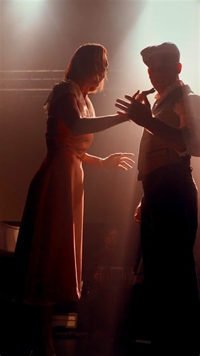 𝙑𝙄𝙑𝙄𝙍…𝙘𝙤𝙣 𝙚𝙡 𝙖𝙡𝙢𝙖 𝙖𝙛𝙚𝙧𝙧𝙖𝙙𝙖 𝙖 𝙪𝙣 𝙙𝙪𝙡𝙘𝙚 𝙧𝙚𝙘𝙪𝙚𝙧𝙙𝙤 𝙦 𝙡𝙡𝙤𝙧𝙤 𝙤𝙩𝙧𝙖 𝙫𝙚𝙯… Gracias @oscarlajad ❤️ por esta noche mágica ⭐️𝐄𝐕𝐎𝐋𝐔𝐓𝐈𝐎𝐍 𝐓𝐀𝐍𝐆𝐎 ⭐️ el musical de tango. Dirección musical: @romanramonda Dirección artística : @rosialvarezdance Bailarín invitado: @estebandomenichini ❤️ . 🎥 @tiagoprato 👠 @spicadanceshoes_ 👗 @silyzoe #tango #evolution #musica #danza #cordoba | EVOLUTION TANGO