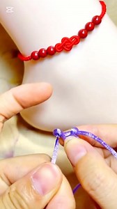 Cómo hacer una tobillera en pocos minutos 📿 #tobillerasdemoda #accesotriosdebisuteria #elaboraciondeaccesoriosdebisuteria #pulseraenkumihimo #anilloenmiyuki #latinasxeuropa #EmprendeConArte #denariospersonalizados #nudomacrame #latinosencanada #hispanosenusa #latinos #hispanos | Crea Tocados y Bisutería