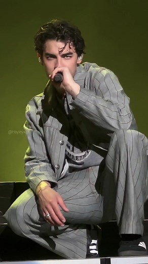 Joe Jonas Performing 'Cake By The Ocean' with DNCE