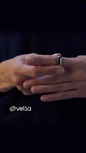 No matter how you move, Velia Smart Ring stays accurate and reliable. Thanks to a 360° sensor constellation, 108 distinct optical paths, 2x more sensors and 6x more refined LEDs, the Velia Smart Ring delivers 24/7 precision — even if it rotates on your finger. Perfect for workouts, sleep, and everything in between. 💫 | VELIA smart ring