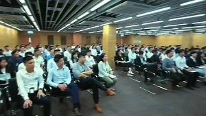 【《守護香港的故事》】 全新電視節目《守護香港的故事》，破天荒、全實景，首次零距離帶大家了解真正警務實況。 一連八集，逢星期六晩上11點 ， 香港開電視 77台《守護香港的故事》播映。另外，逢星期日下午2點，亦可於香港警察Youtube 及微博頻道足本重温。 #守護香港的故事 #破天荒全實景 #零距離了解警務實況 | 香港警察 Hong Kong Police