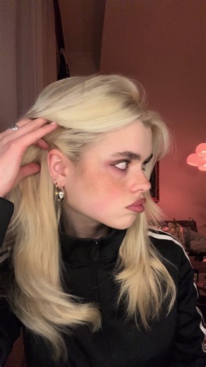 Theresa verwandelt sich in einen Schweizer Käse – Teil 1