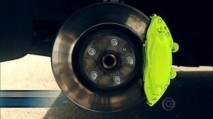 Capas de pinças de freios coloridas viram moda
