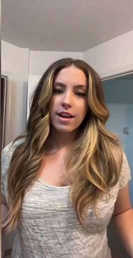 How I curl my hair! I use a hot tools 1/2 inch curling iron @Hot Tools Pro #curlingironcurls #curlinghairtutorial #professionalhairstylist