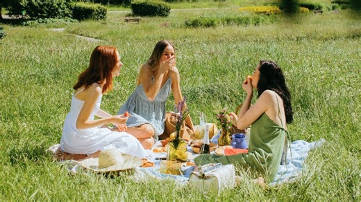 Plan a perfect picnic party: 7 essential tips for a fun and safe outdoor gathering