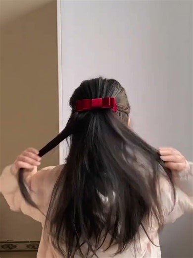 Effortless Volume Boost: Back Banana Clip for Head Turners