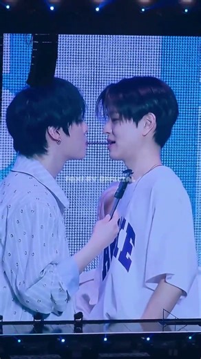 Lee Know and Seungmin Pepero game !! #leeknow #seungmin #straykids