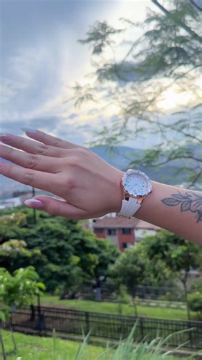 Lo más exclusivo de Invicta para mujer 💕 y de seguro será uno de los más virales del 2026🤩 Pedidos a la línea de WhatsApp 57 3134747152 💬 Recuerden contraentrega en la ciudad de Medellín y envíos a toda Colombia 📦 #parati #viral #invicta #medellin