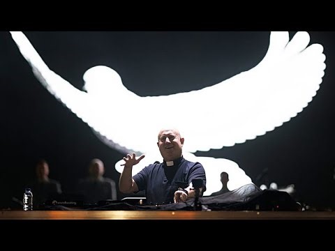 From mass to turntables: priest-DJ Guilherme gets 120,000 Argentinians dancing