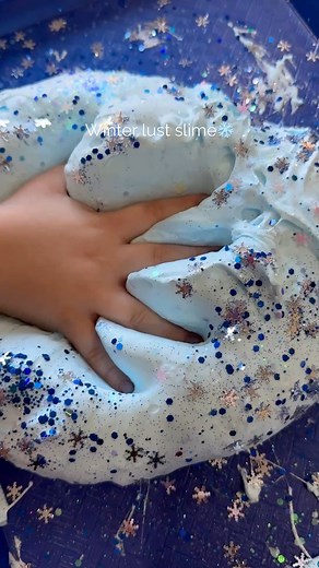 ❄️✨ Winter Lust Fluffy Slime ❄️✨ This sparkly, squishy slime totally reminded us of Frozen! 💙 Perfect for a chilly winter play day full of sensory magic. How to make it: – 3 cups white shaving cream – ½ cup @elmersproducts Elmer’s School Glue – 1 tsp baking soda – 1 tbsp contact solution – A few drops of blue food colouring 💧 – Sprinkle in some winter glitter ❄️ 💡 Tip: After mixing, take the slime out and knead it with your hands. If it’s too sticky, add a few more drops of contact solution a