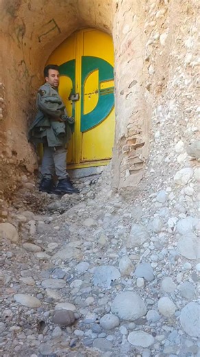 moridikia on Instagram‎: "در ادامه پست قبل، درب ورود قلعه شاداب، که به گفته محیط‌بان برمیگرده به زمان ساسانیان، و برای بازدید از تاج سد دز باید عبور میکردیم"‎