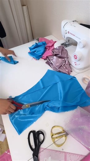 Drebella on Instagram: "Shimmering into the holiday season ✨ This dreamy mini dress blends a glossy bodice with a playful layered skirt, made to steal the spotlight at every Christmas party. Sweet, bold, and unapologetically festive 💖🎄 @khuluukk #ChristmasDress #HolidayDress #FestiveFashion #ChristmasOutfit #HolidayOutfit #PartyDress #MiniDress #TulleSkirt #StatementDress #GlamLook #HolidayGlam #ChristmasVibes #XmasParty #SweetAndBold #FashionInspo #OOTD #EveningLook #FestiveStyle #SparkleSeas