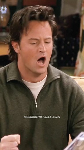 Chandler Singing 🔥🔥🤣🤣 Follow me guys @itsfriendsfeeds . . . #FriendsTVShow #FriendstheSeries #FriendshipGoals #CentralPerk #RachelGreen #RossGeller #MonicaGeller #ChandlerBing #JoeyTribbiani #PhoebeBuffay #90skid #90stvshow #TVShowMemories #sitcomlifepodcast | Chandlerandjoey