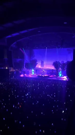 Anna/AJ on Instagram: "Ztour LA Night 2 Part 3"