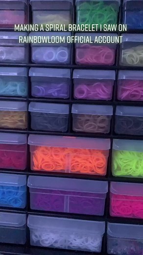 @official_rainbow_loom #MakeMomEpic #rainbowloomer #rainbowloom #rainbowloom2021 #fyp #bracelet #crafts #soeasy #rainbowlooming #green #white #viral
