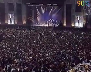 288K views · 8.4K shares | "Beat It" se lanzó en el año de 1983 dentro del álbum "Thriller" de Michael Jackson, ganadora de dos premios Grammy, nominada a canción del año y considerada dentro de las 500 mejores canciones de todos los tiempos por la revista Rolling Stone; MICHAEL JACKSON... "Beat it" | Musica de los 90 | Facebook