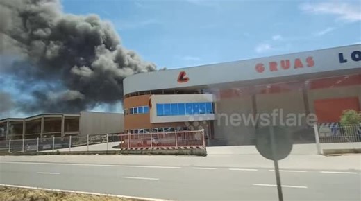 Spain: Inferno At Spanish Chemical Warehouse Forces 80,000 Into Lockdown