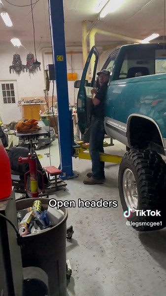 Oh so beautiful #trucks #openheader #pullingtruck #loud #cammed #lope #chop #smallblock #chevy #chevrolet #obs #k2500 #exhaust #longtubeheaders