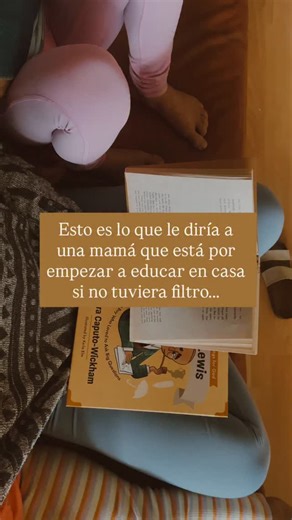Si pudiera sentarme con una mamá que está a punto de comenzar a educar en casa, le serviría una taza de café y le diría algo así… no con filtros, ni palabras perfectas, sino con el corazón en la mano. 🤍 1. Educar en casa es hermoso, inspirador y profundamente gratificante… pero no siempre. Habrá días difíciles, incluso temporadas en las que te vas a preguntar si tomaste la decisión correcta. Ten muy claro tu por qué. Eso será lo que te mantenga firme cuando todo se sienta borroso. 2. Vas a cono