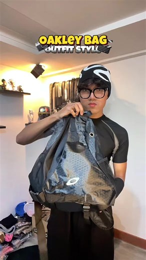 Stylish Oakley Bags for Fashion Enthusiasts