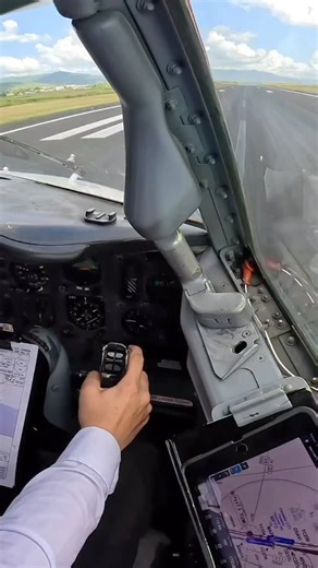 Just Planes on Instagram: "✈️AeroSucre🇨🇴727-200 👨🏻‍✈️727 cockpit to Bogota 🎥 Now on JP channel. Link in Bio"