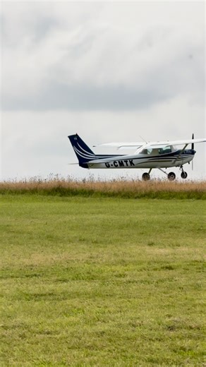 Cessna touch and at Bodmin airfield #planespotting #avgeek #aviation #planespotter #flying #bodminairfield @clivej33 @bodmin.airfield | The Flying Duck77