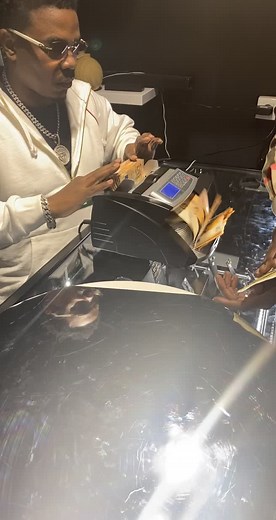 Counting Banknotes: How to Organize Your Cash