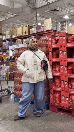 Mariam on Instagram: "Putting on an outfit with or without thought takes roughly the same amount of time, but putting an intentional outfit elevates my mood, makes me confident, gets my creative muscles flexing and moving and opens ups even more possibilities in the future // I love the skirt/long shirt/ dress on jeans trend, I mean hijabis have been doing it forever amirite? But, seriously the sillouette is so striking and weirdly feminine to me, it crosses the line of ugly and interest which i