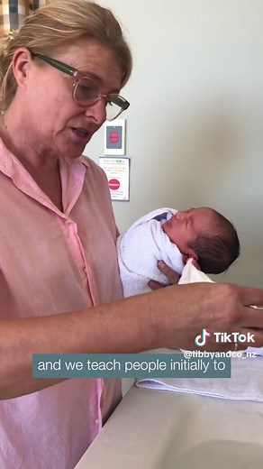 Ultimate Guide: Newborn Baby Bath Time Tips and Tricks