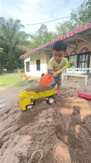 Unloading Sand is Really Fun #trendingshorts