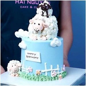 Sheep design on a birthday cake.. YES, PLEASE! 🐑😍 | MetDaan Cakes