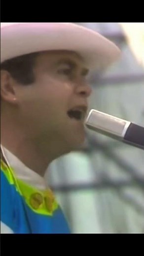 Elton John “Funeral For A Friend/Love Lies Bleeding” live 1980