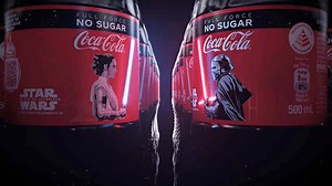 ライトセーバーが有機ELで本当に光るラベル付きのペットボトルが登場