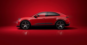 The Porsche Macan in Guardsred | Porsche Paint to Sample