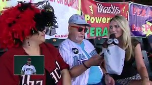 Peralta recibe regalo especial de parte de un conductor