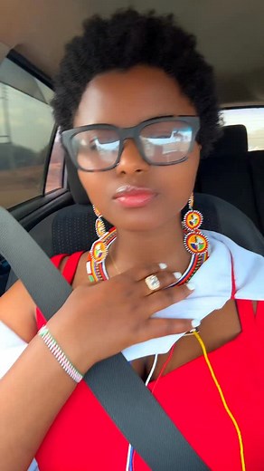 A scar is not a sign of weakness, it’s a symbol of survival and strength! Wear it graciously and profound. Dressed by @kaynamsfashionz | Mercy Masai