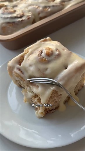Diya on Instagram: "Everyone Cinnamon Rolls ✨Easy and GF, DF, RSF, V, K I tried all the most popular gluten free and regular cinnamon roll recipes online, so that I could figure out how to create something that’s simpler to make, and that even more people can enjoy. Whether you also need it be dairy free, vegan, or keto - I got you! I’ve tested this 8 times now and it’s THE ONE. You only need 12 ingredients - and there’s lots of options for substitutions. I tried sharing the recipe in caption bu