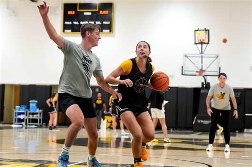 "Major Fumble": Fans Criticize Jan Jensen As Addie Deal Announces Transfer Portal Move After Rookie Season | College Sports Network