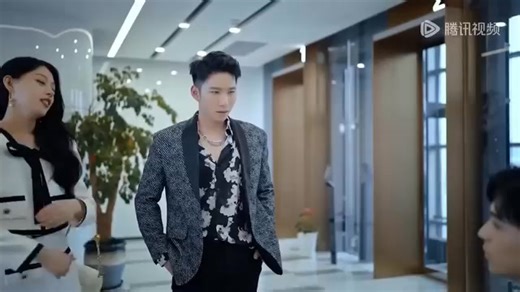 2.1K views · 11 reactions | The scheming woman mocked her wife for wearing fake goods, and the next second her wife took office and fired her! 心机女嘲讽妻子穿假货，下秒妻子成为她的顶头上司将她开除！ 剧名 (Drama Name)：心动的他 My Fake Wife #cdrama #心动的他 #MyFakeWife | 华语好剧 GoodCdrama | Facebook