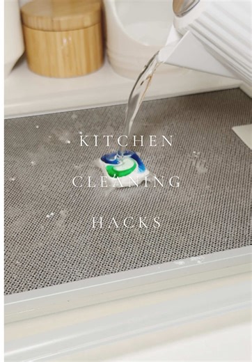 A little kitchen reset using my go to cleaning hacks 🫶🏻 #cleantok #cleaningtiktok #cleaninghacks #cleaningtips #cleanwithme