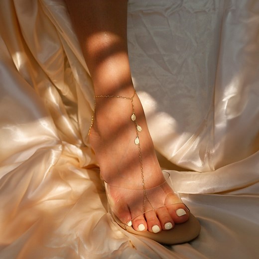 Gold Leaf Toe Anklet: Dainty Foot Chain, 16K Plated Jewelry - Etsy